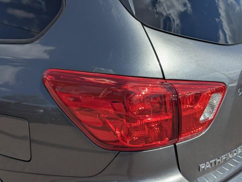 Used 2020 Nissan Pathfinder Platinum AWD/4WD image 43