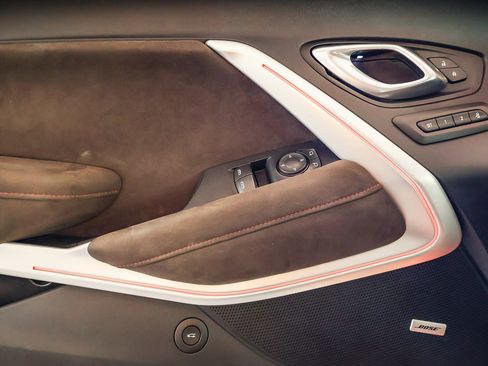 Used 2018 Chevrolet Camaro ZL1 image 9