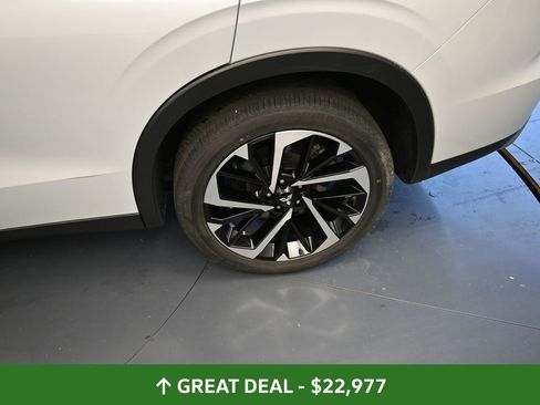 Used 2024 Mitsubishi Outlander SE image 19