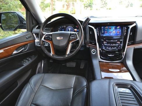 Used 2018 Cadillac Escalade Luxury AWD/4WD image 20