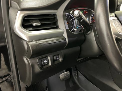 Certified 2017 GMC Acadia SLT image 31