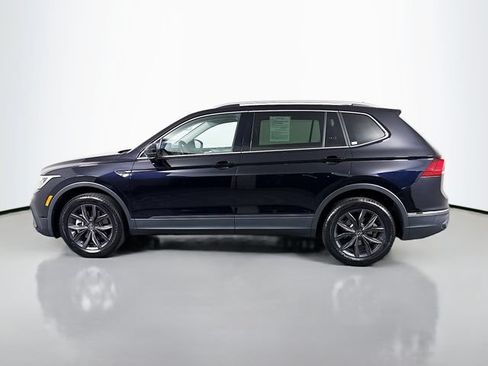 Certified 2023 Volkswagen Tiguan SE w/ Panoramic Sunroof Package AWD/4WD image 4