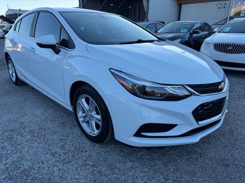 Used 2017 Chevrolet Cruze LT image 3