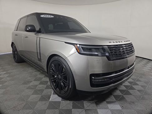 Used 2025 Land Rover Range Rover SE AWD/4WD image 4
