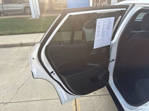 Used 2024 Chevrolet Trax LS w/ LS Convenience Package FWD image 15