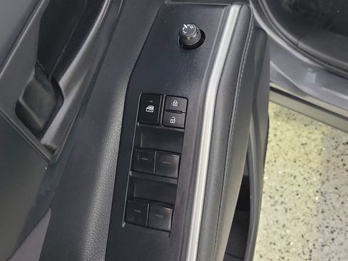 Used 2023 Toyota Highlander LE FWD image 22