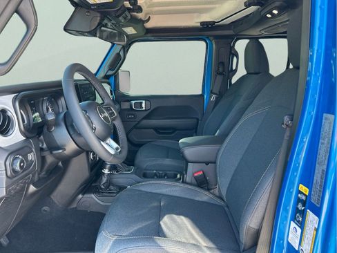 Certified 2025 Jeep Wrangler Unlimited Sahara AWD/4WD image 9
