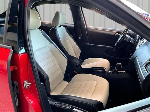 Used 2017 Volkswagen Jetta Sport FWD image 28