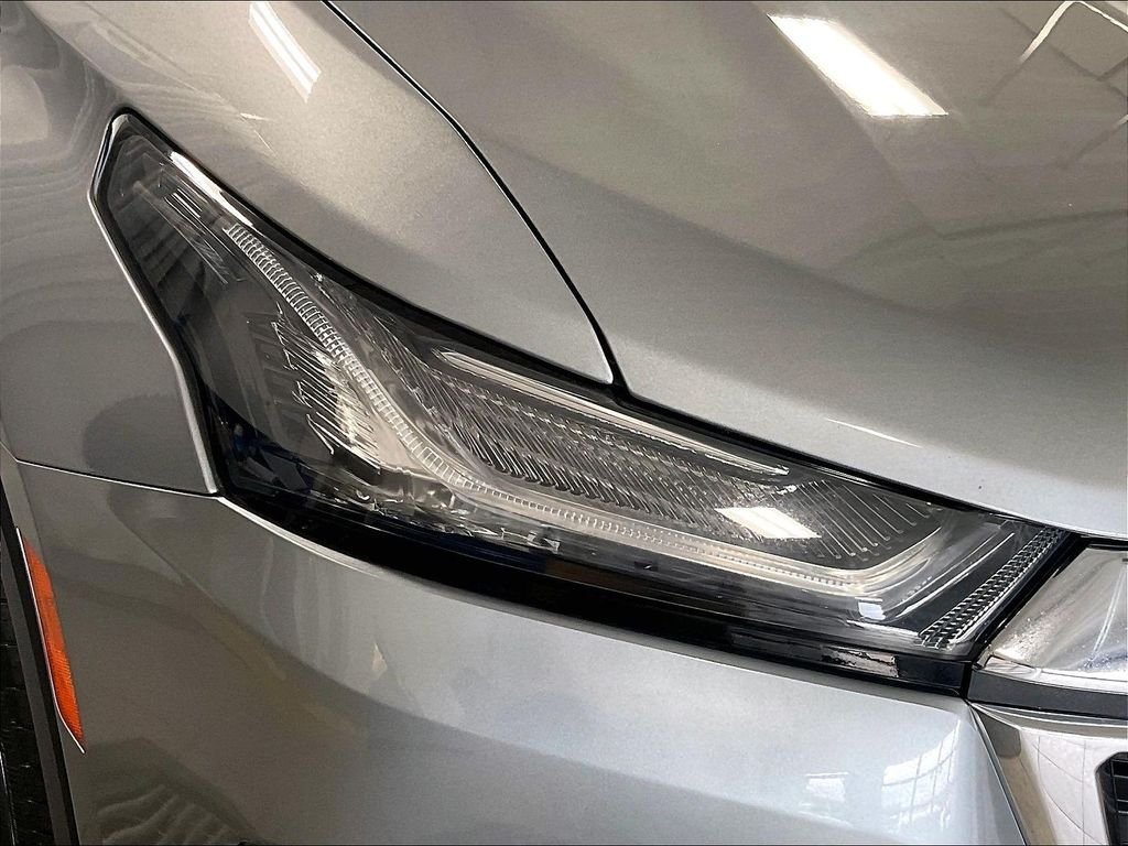 Used 2023 Chevrolet Traverse LT AWD/4WD image 33