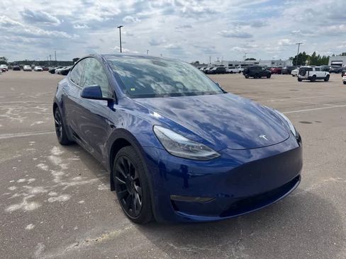 Used 2024 Tesla Model Y Long Range AWD/4WD image 3