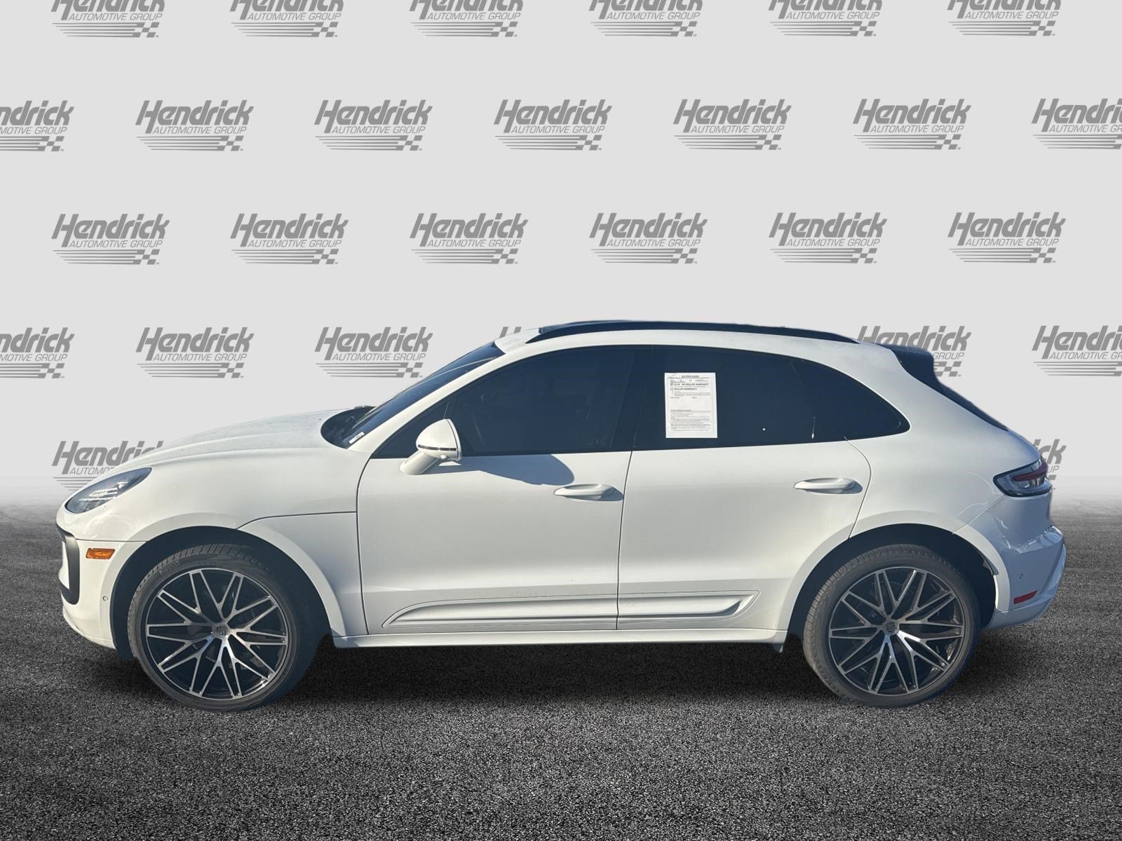 Used 2025 Porsche Macan AWD/4WD image 7