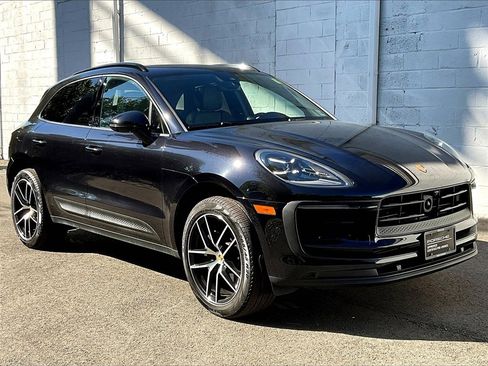 Certified 2025 Porsche Macan image 7