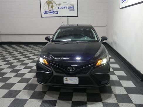 Used 2021 Toyota Camry SE w/ Cold Weather Package image 3