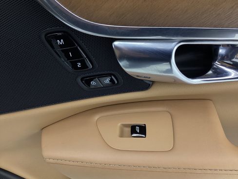 Used 2018 Volvo S90 T6 Inscription image 39