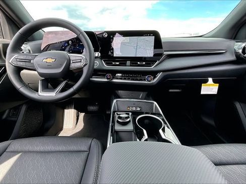 New 2027 Chevrolet Equinox LT w/ Convenience Package II FWD image 11