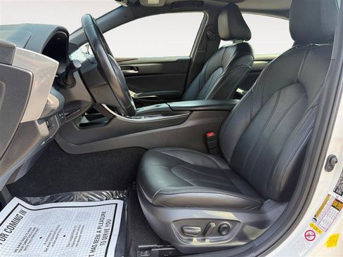 Used 2019 Toyota Avalon XLE w/ Moonroof Package FWD image 10