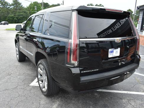 Used 2019 Cadillac Escalade Premium Luxury RWD image 8