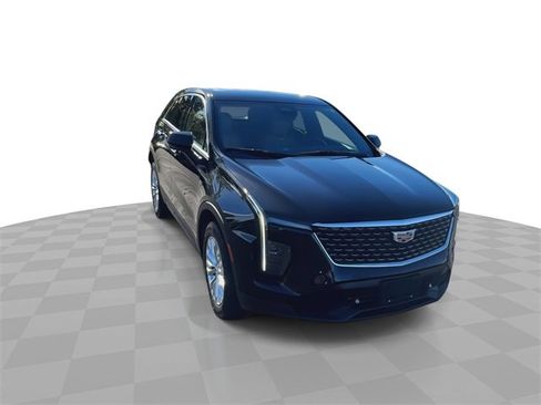 Used 2024 Cadillac XT4 Luxury image 2