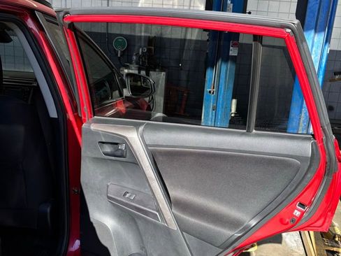 Used 2017 Toyota RAV4 LE image 19