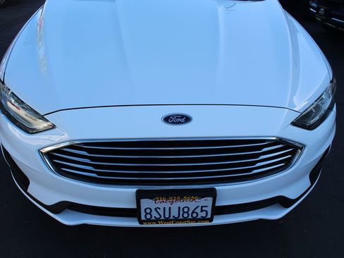 Used 2020 Ford Fusion SE FWD image 9