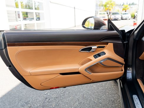 Used 2015 Porsche 911 Turbo S w/ High-end Infotainment Package AWD/4WD image 10