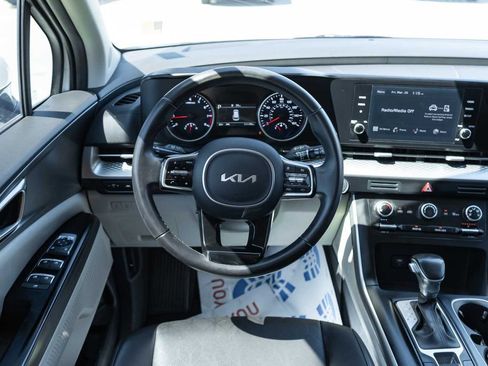 Used 2024 Kia Carnival LX image 17