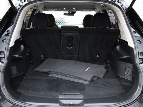 Certified 2019 Nissan Rogue SV w/ Premium Package image 20