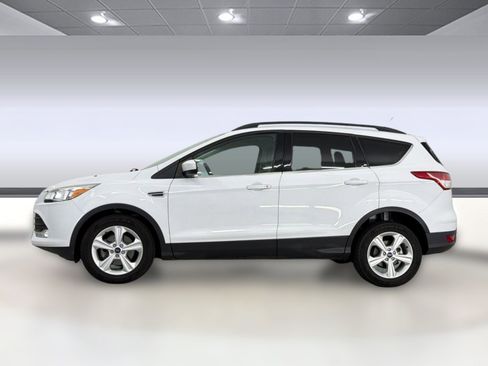 Used 2015 Ford Escape SE w/ Equipment Group 201A FWD image 2