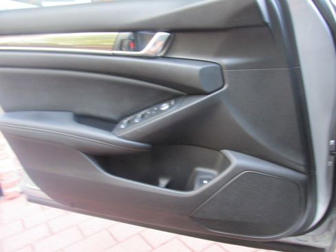 Used 2018 Honda Accord Sport image 48