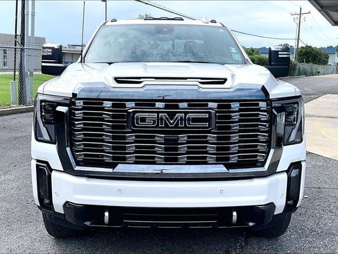 Used 2024 GMC Sierra 2500 Denali Ultimate AWD/4WD image 2
