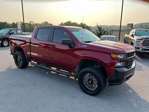 Used 2019 Chevrolet Silverado 1500 Custom Trail Boss w/ Custom Convenience Package AWD/4WD image 2