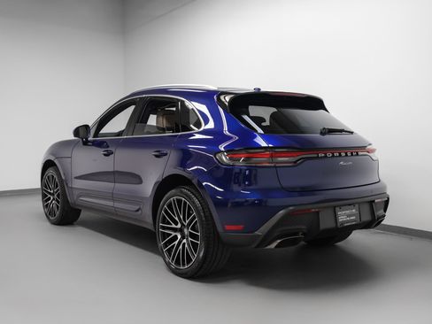 Certified 2023 Porsche Macan AWD/4WD image 3