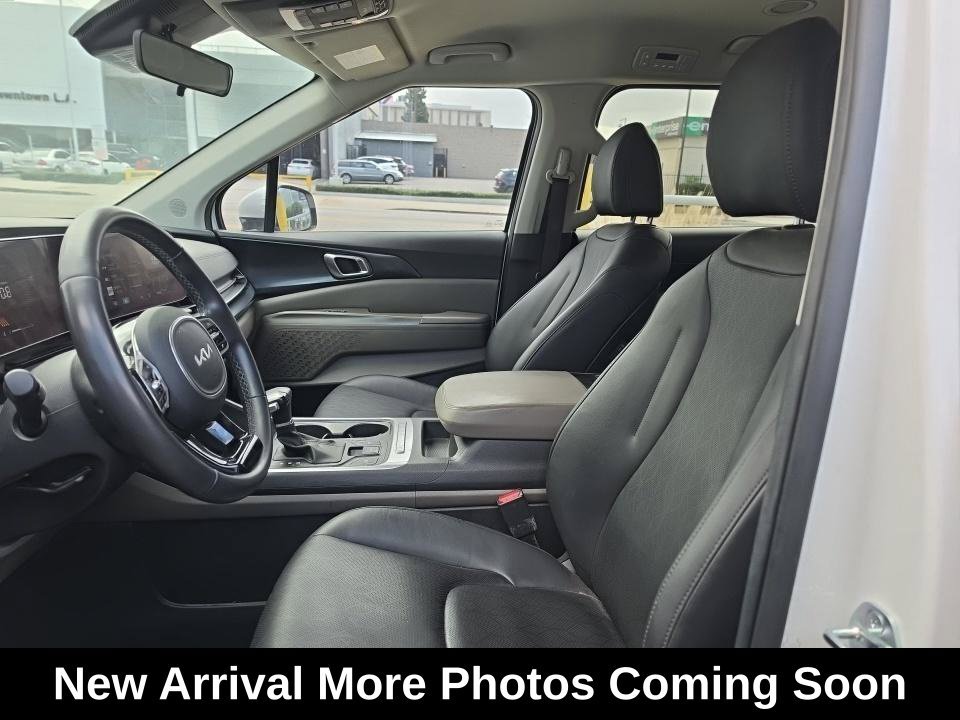 Used 2025 Kia Carnival FWD image 3