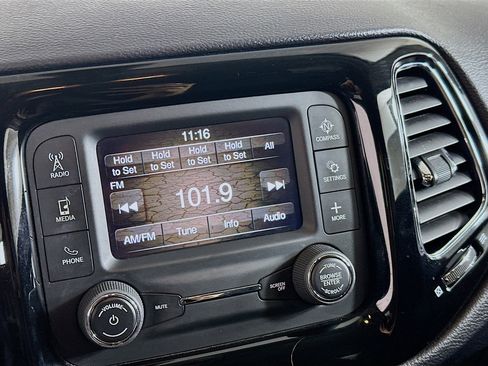 Used 2018 Jeep Compass Altitude image 21