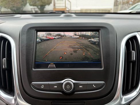 Used 2021 Chevrolet Equinox LS image 27