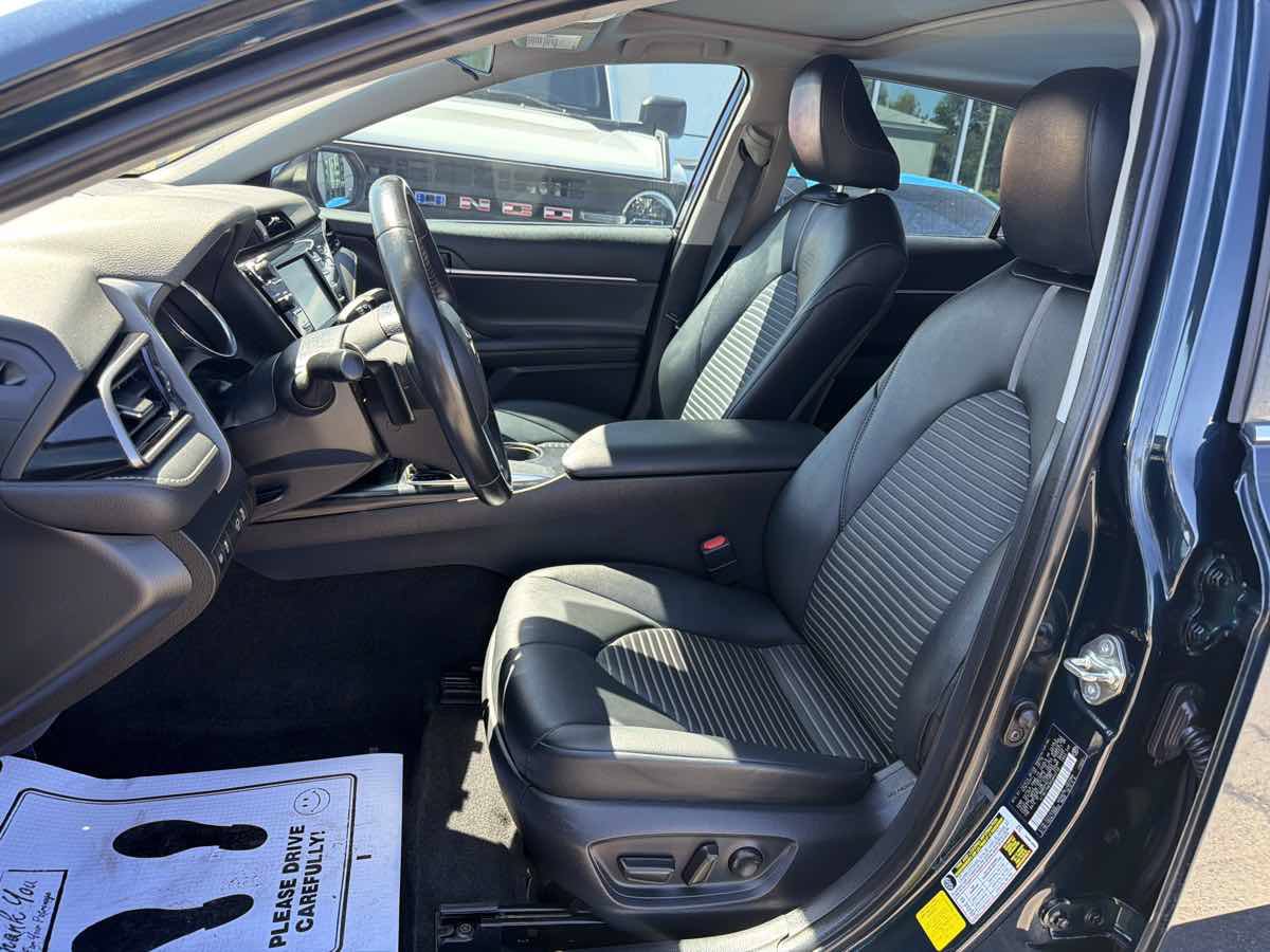 Used 2019 Toyota Camry SE FWD image 9