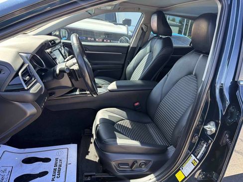Used 2019 Toyota Camry SE FWD image 9