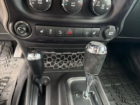 Used 2016 Jeep Wrangler Unlimited Rubicon AWD/4WD image 24
