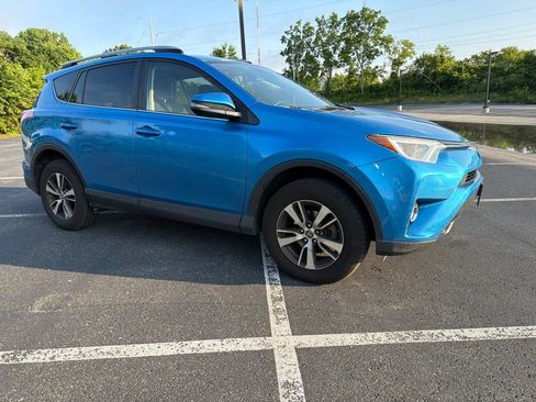 Used 2017 Toyota RAV4 XLE w/ All Weather Liner Package AWD/4WD image 7