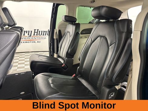 Used 2021 Chrysler Pacifica Touring-L w/ Uconnect Theater Family Group image 23