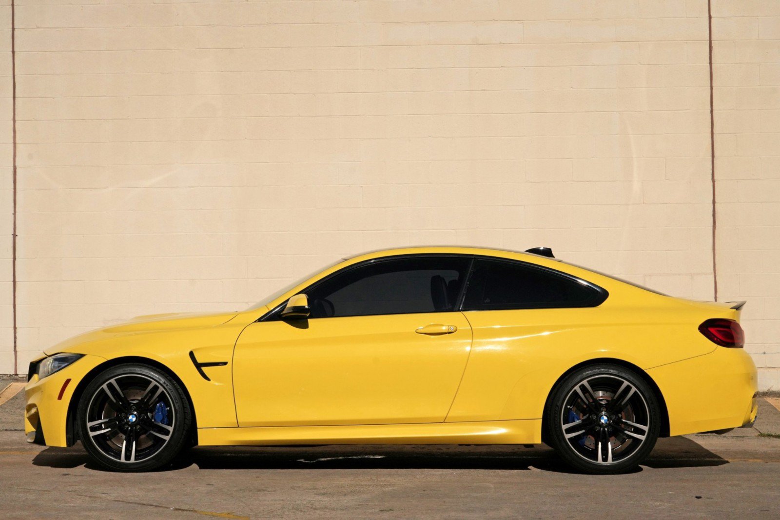 Used 2020 BMW M4 Coupe RWD image 11