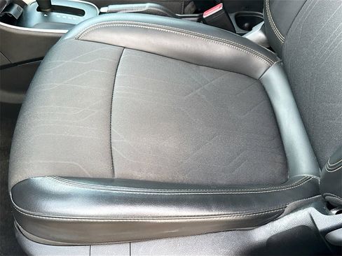 Used 2019 Chevrolet Trax LT w/ LT Convenience Package image 21