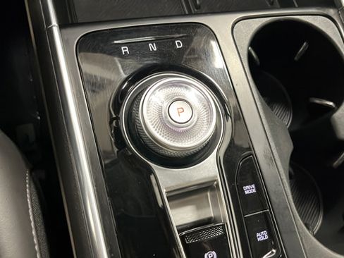 Used 2025 Kia Carnival EX FWD image 18