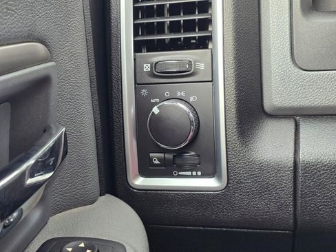 Used 2017 RAM 1500 Classic SLT image 27