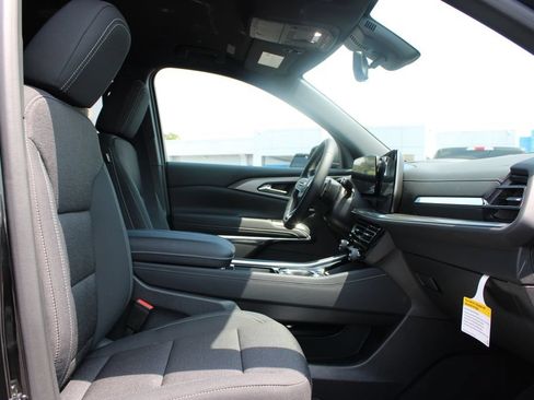 New 2027 Chevrolet Traverse LT w/ Driver Confidence Package FWD image 30