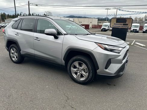 Used 2023 Toyota RAV4 XLE AWD/4WD image 8