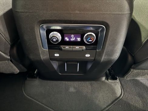 Used 2023 GMC Yukon SLT image 17