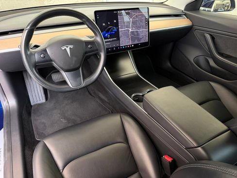 Used 2018 Tesla Model 3 RWD image 2