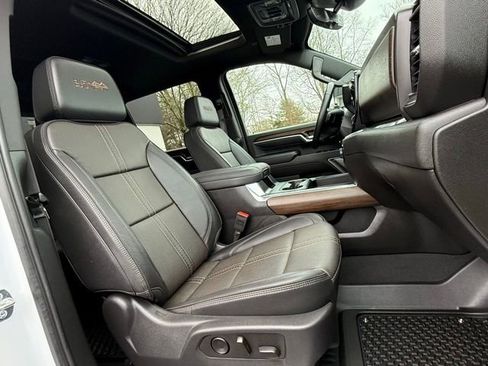 Used 2025 Chevrolet Silverado 2500 High Country w/ Technology Package image 17