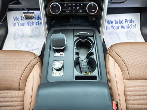 Used 2024 Land Rover Discovery Metropolitan Edition AWD/4WD image 31